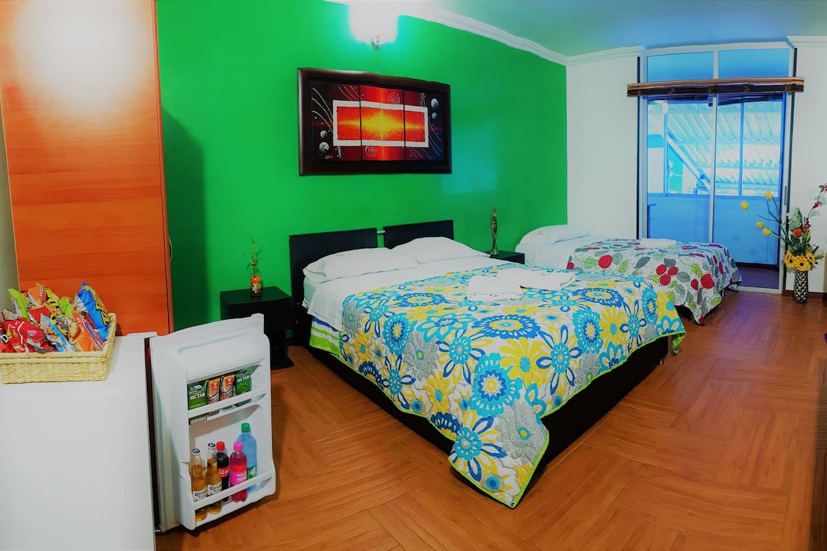 Minibar, wifi gratis, ropa de cama
