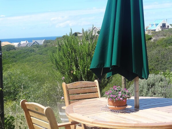 Terrace/patio - Nina's Self-Catering Hermanus (Hermanus)