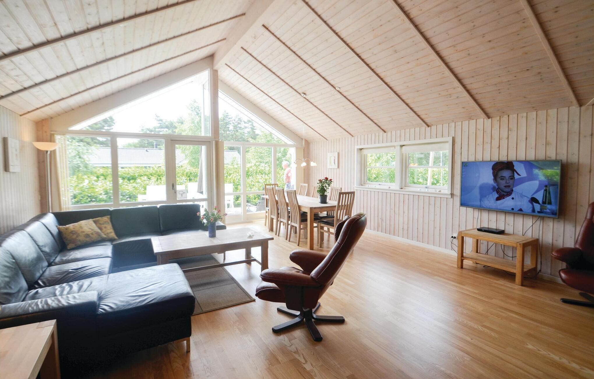 Smart TV, fireplace, DVD player, table football