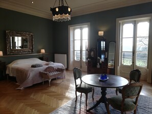 Deluxe Double Room | Individually decorated, individually furnished, desk, blackout curtains - Chateau de Bezyl (Sixt-sur-Aff)