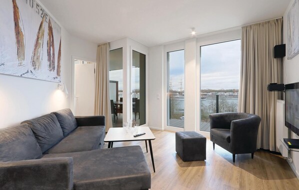 Televisión, chimenea