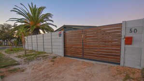 Exterior - Bothasig Holiday Rentals (Cape Town)