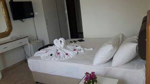 雙人房 | 書桌、免費 Wi-Fi、床單