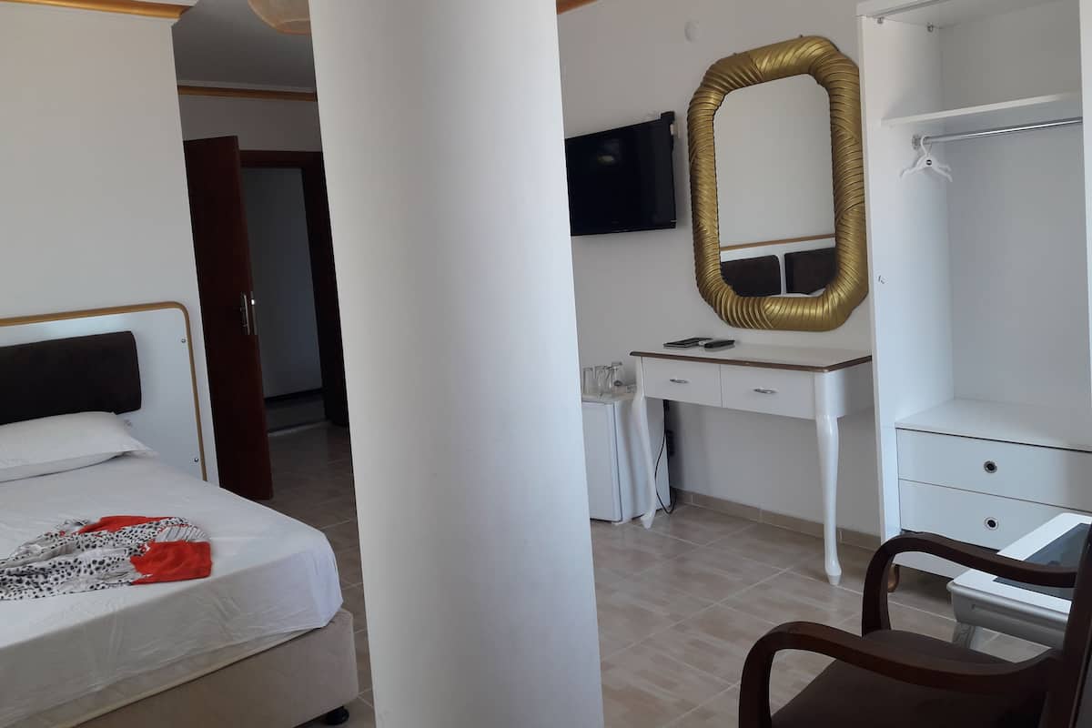Habitación Elite | Escritorio, wifi gratis y ropa de cama