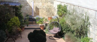 Le Patio Chambres et Table dHotes
