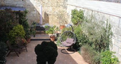 Le Patio Chambres et Table dHotes