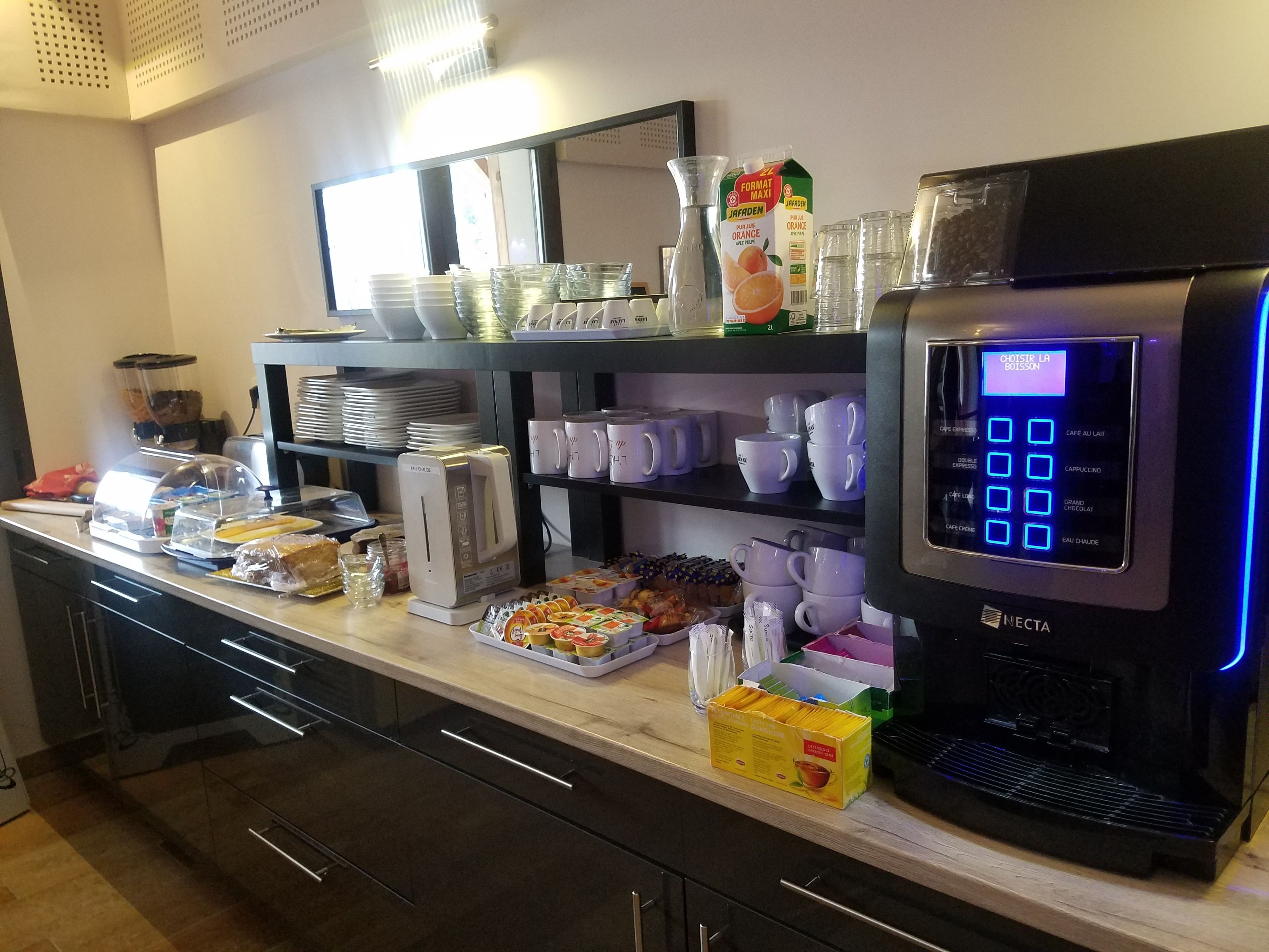 daily continental breakfast (eur 10 per person)