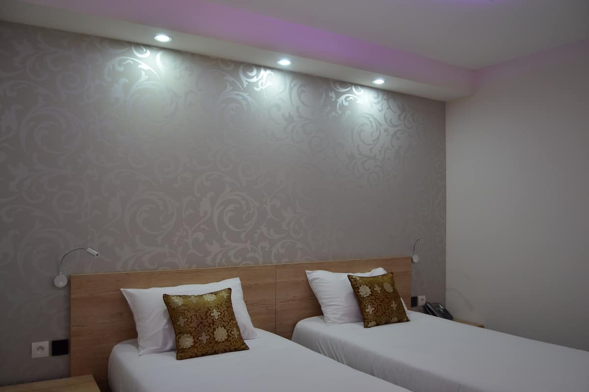 Twin Room, Garden View | In-room safe, desk, soundproofing, iron/ironing board