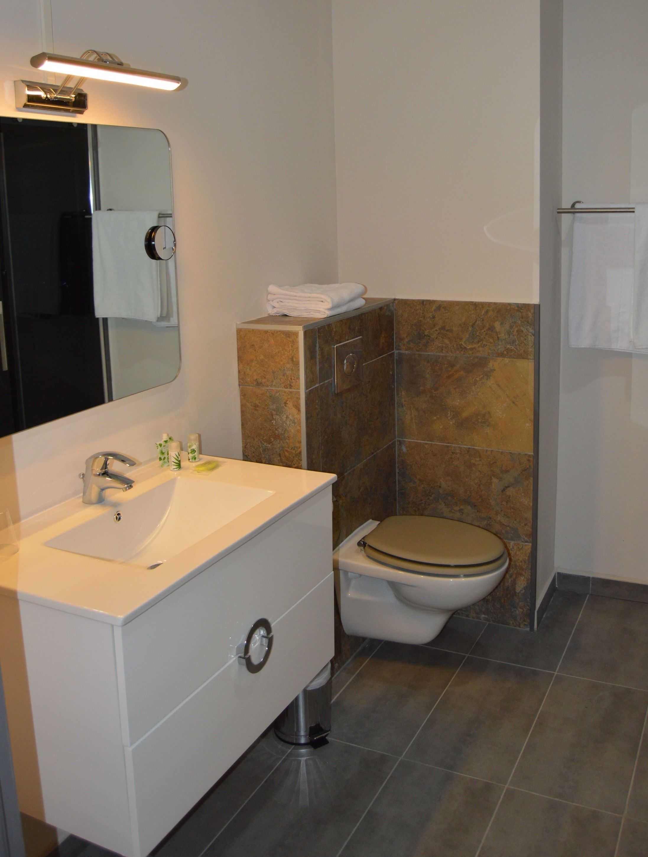 double room, garden view | bathroom | free toiletries, hair dryer, towels