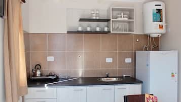 Departamento tradicional, 1 habitación | Cocina privada | Refrigerador, microondas, horno y parrilla de estufa