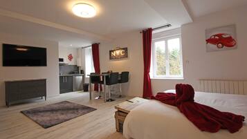 Individueel gedecoreerd, individueel gemeubileerd, een bureau