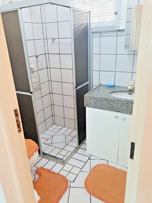 Shower, free toiletries, towels - Porto Canoa Flats (Aracati)