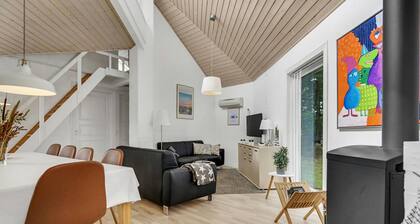 Awesome home in Fårvang with sauna