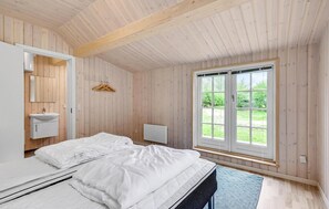 3 bedrooms, travel cot, free WiFi