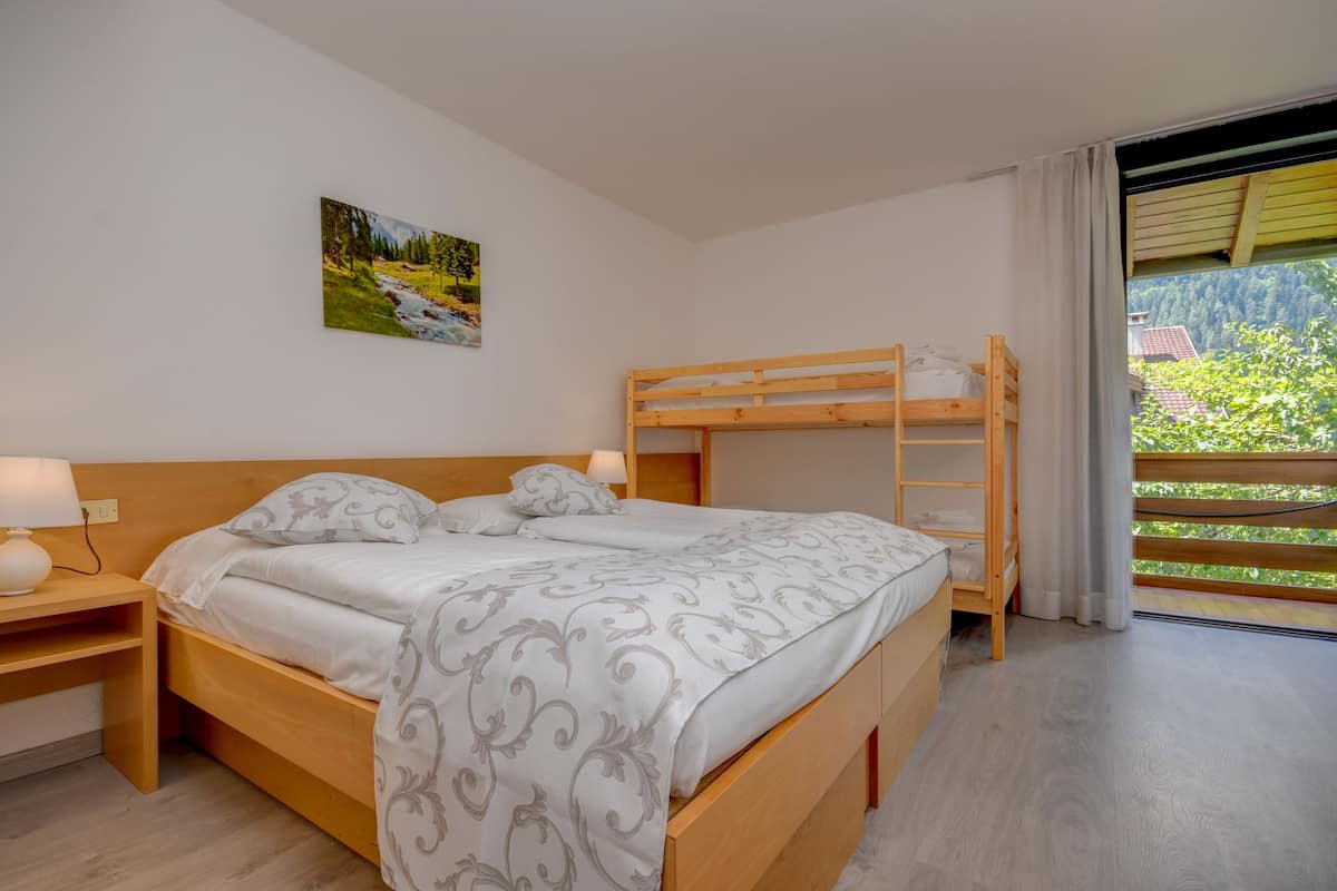 Down duvets, in-room safe, blackout curtains, free WiFi