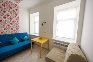 Familie driepersoonskamer | Luxe beddengoed, geluiddichte muren, een strijkplank/strijkijzer