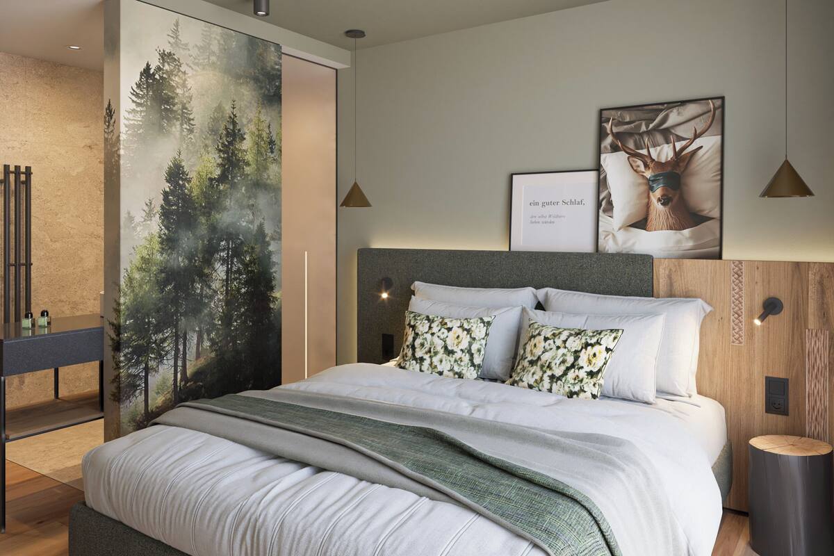Un dormitorio moderno con una cama grande, un mural temático de bosque y dos cuadros enmarcados.