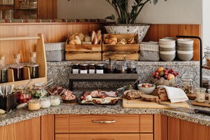 Desayuno buffet incluido todos los días 