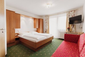 Standard Triple Room, 1 Bedroom, Non Smoking, Valley View | Hypo-allergenic bedding, in-room safe, desk, soundproofing - Hotel Gratz Großarl (Grossarl)
