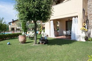 舒适公寓, 2 间卧室, 泳池景观, 一层 | 露台