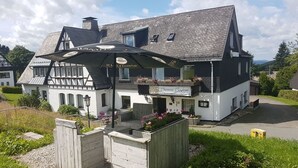 Unclassified image, 4 of 15, button - Berghotel Lenneplätze (Winterberg)
