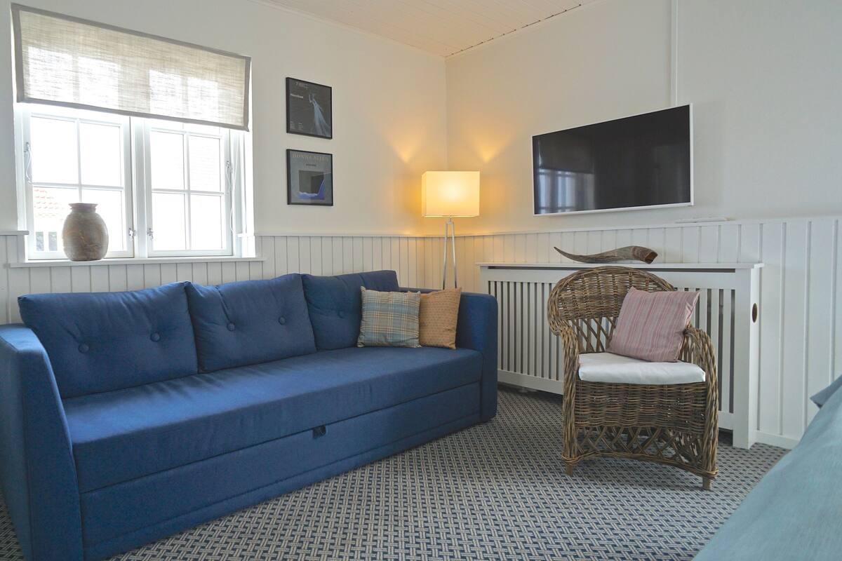 Cots/infant beds, rollaway beds, free WiFi, bed sheets