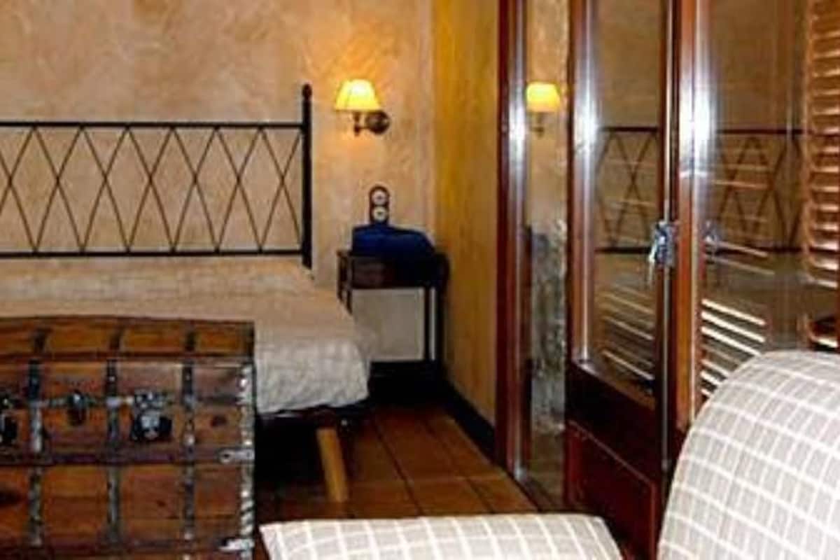 Camera doppia | Biancheria da letto di alta qualità, una scrivania, ferro/asse da stiro