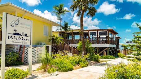 Exterior. Spanish Wells Yacht Haven