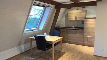 Comfort Studio Suite, 1 Queen Bed, Resort View, Garden Area | Private kitchen | Fridge, microwave, oven, stovetop