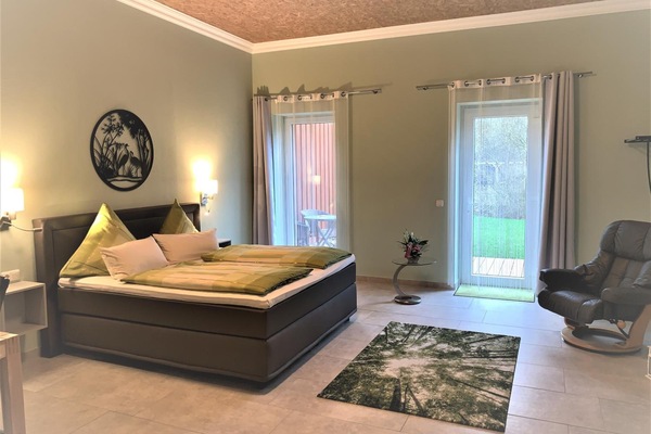 1 bedroom, individually decorated, individually furnished, desk