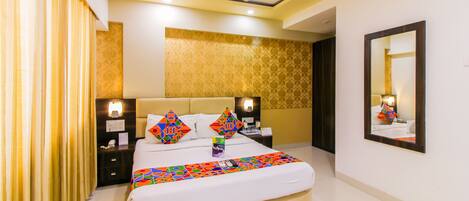 Deluxe Double Room, 1 Double Bed, Non Smoking | In-room safe, wheelchair access