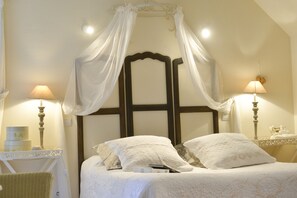 Chambre Double (Ivoire) | Literie de qualité supérieure, décoration personnalisée