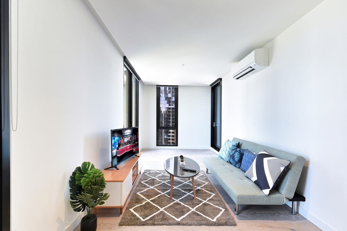 Apartamento de diseño, 2 camas de matrimonio | Zona de estar | Televisión de pantalla plana de 40 pulgadas con canales por cable
