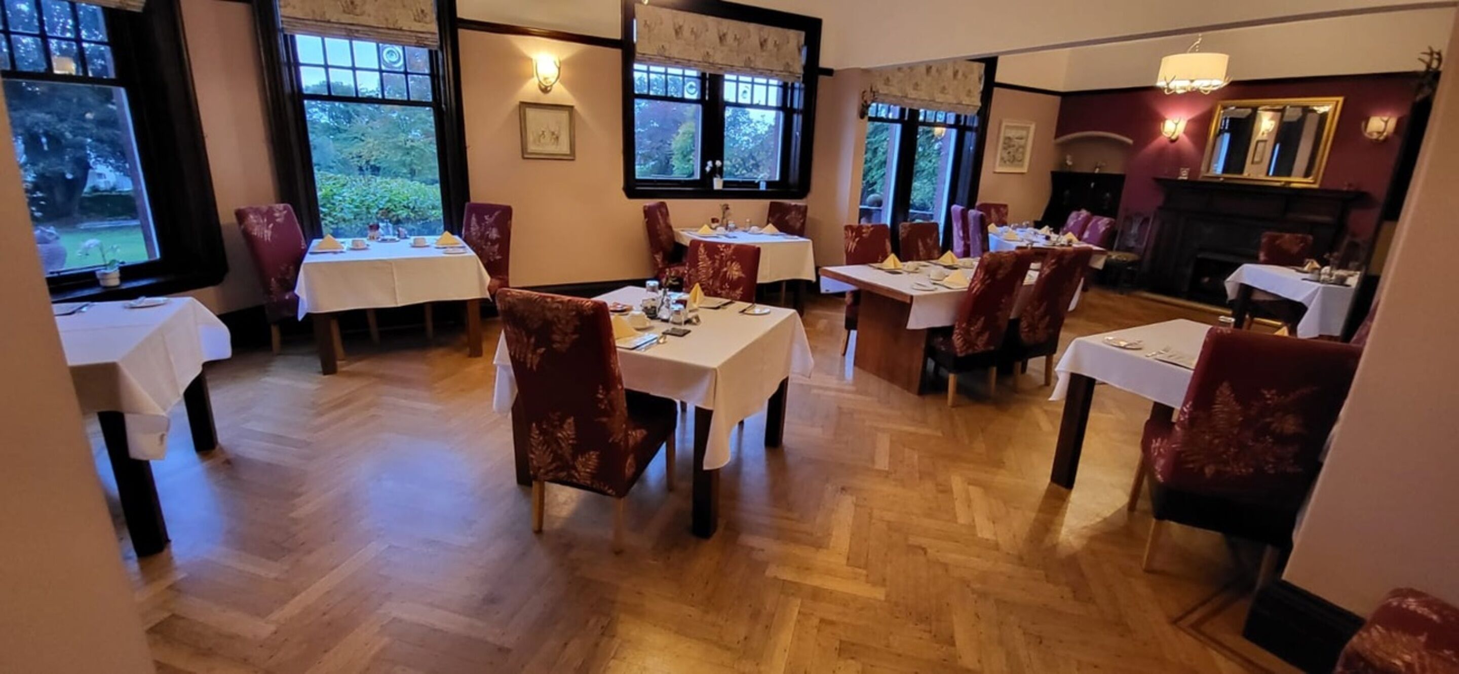 breakfast, lunch, dinner served; british cuisine