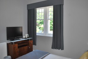 Desk, free WiFi, bed sheets - Oyo Dunmar House Hotel (Alloa)
