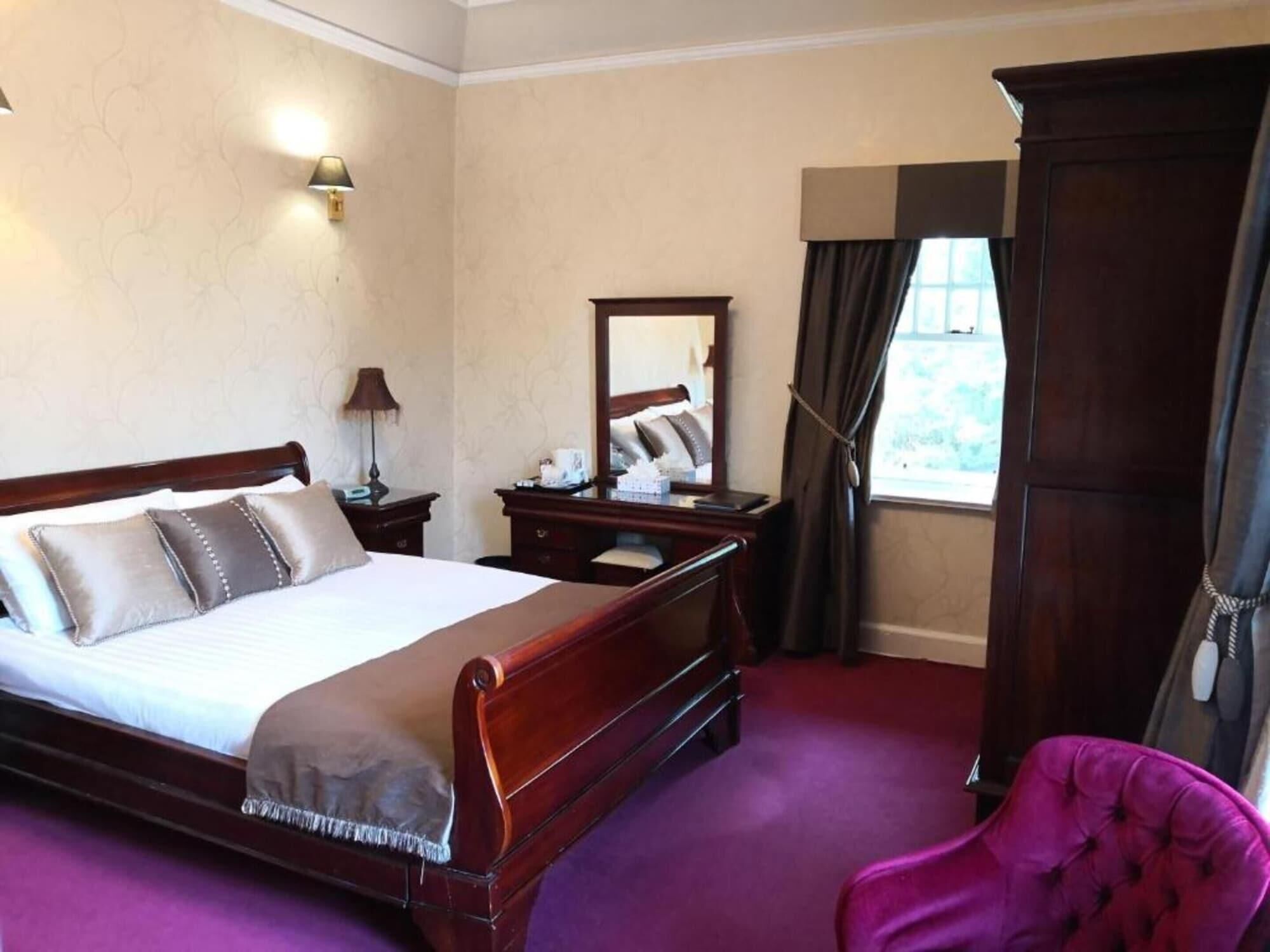 Deluxe Double Room | Desk, free WiFi, bed sheets