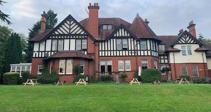 OYO Dunmar House Hotel