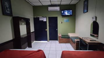 ๋ฒ ์ด์ง๋ฃธ | ๊ณ ๊ธ ์นจ๊ตฌ, ์ฑ
์, ๋ฌด๋ฃ WiFi, ์นจ๋ ์ํธ