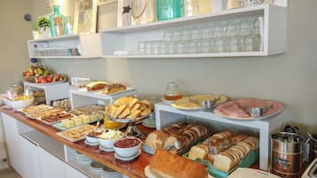 Free daily buffet breakfast
