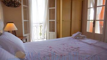 Apartamento | Ferros/tábuas de passar roupa, berços (sobretaxa), Wi-Fi de cortesia