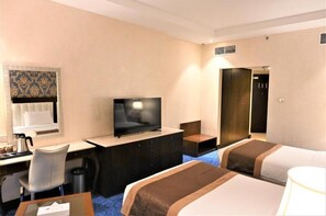 Individually decorated, individually furnished, desk, laptop workspace - CRYSTAL PLAZA AL MAJAZ HOTEL (Sharjah)