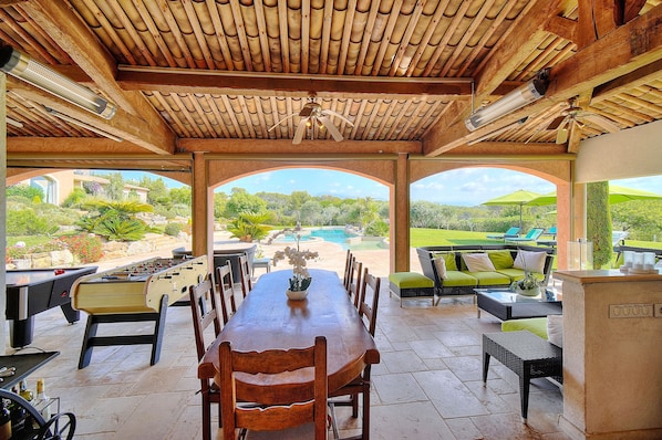 Villa Prestige Mougins, 12 personnes | 意大利 Frette 床单、高档床上用品、Select Comfort 床、迷你吧