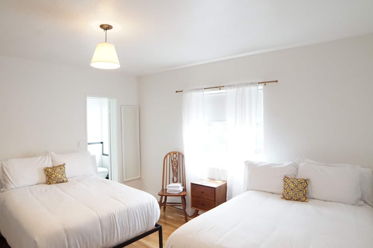 Suite 21 | 1 bedroom, premium bedding, down comforters, blackout drapes