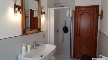 Standard-Suite, eigenes Bad | Badezimmer