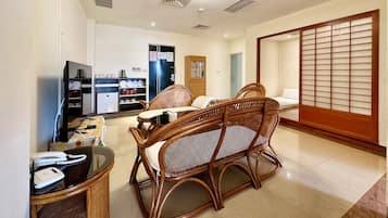 Deluxe Penthouse, 3 Bedrooms, Lake View, Tower | 1 bedroom, premium bedding, down comforters, Select Comfort beds