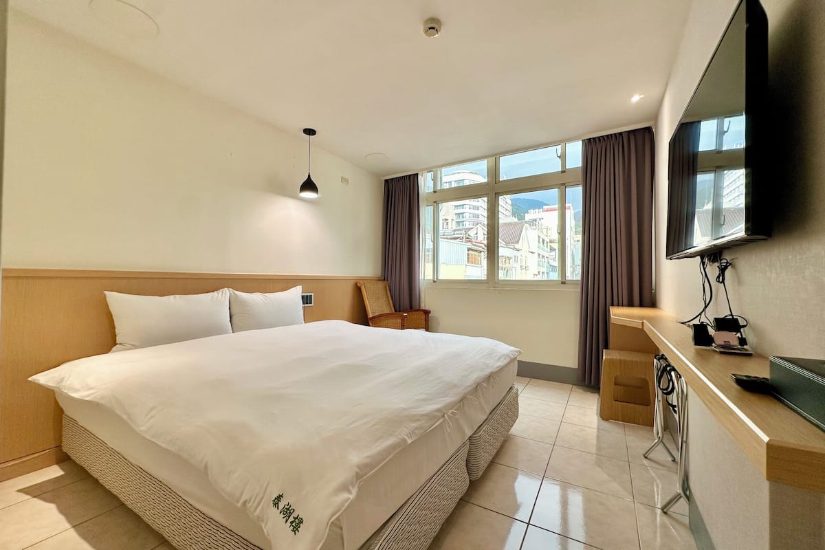 1 bedroom, premium bedding, down comforters, Select Comfort beds