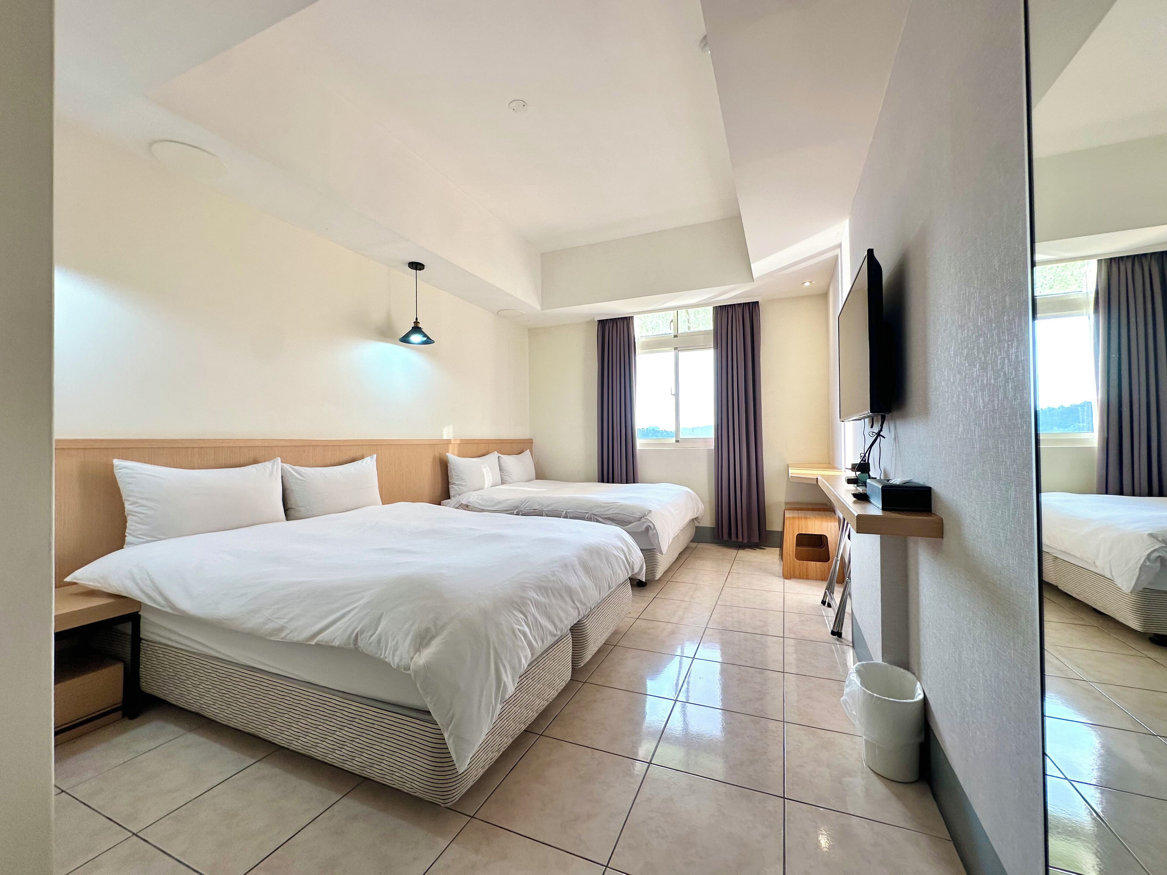 Neljän hengen superior-huone, osittainen järvinäköala | 1 makuuhuone, ylelliset vuodevaatteet, untuvapeitot