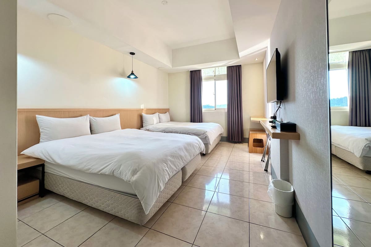 Superior Quadruple Room, Partial Lake View | 1 bedroom, premium bedding, down comforters, Select Comfort beds