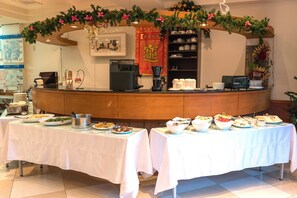 Free daily local cuisine breakfast  - TaiHu Hotel Sun Moon Lake (Yuchi)