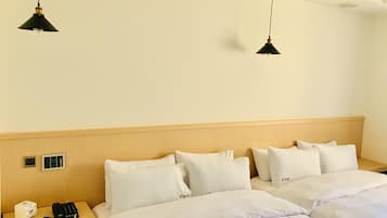 Superior vierpersoonskamer, gedeeltelijk uitzicht op meer | 1 slaapkamer, luxe beddengoed, donzen dekbedden, Select Comfort-bedden